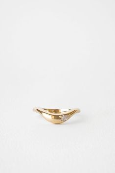 Pear Diamond Flush Set, Chunky Gold Curve Statement Wedding Ring, 14K / 18K Solid Gold, Modern, Art Deco, Sideband Mila ✥ 𝐑𝐢𝐧𝐠 𝐃𝐞𝐭𝐚𝐢𝐥𝐬 ↣ Band Width: 1.60 mm (± 0.10) [Customization Possible] ↣ Shape: Pear Cut ↣ Type: Moissanite ↣ Weight: 0.20 Ct (App.) ↣ Color: Colorless ↣ Clarity: VVS ↣ Making Process: Handmade - Crafted by our experienced team ↣ Metal Purity: Solid Gold (10KT, 14KT, 18KT); Silver (925 Sterling), 950 Platinum ↣ Metal Tone: Yellow, White, Rose ↣ Stamp/Hallmark: Yes ❁❁ 𝐉𝐞𝐰𝐞𝐥𝐫𝐲 𝐂𝐞𝐫𝐭𝐢𝐟𝐢𝐜𝐚𝐭𝐞 ❁❁ ↣ Facet Jewels branded authenticate Jewelry Certificate comes with the authenticity of Metal, Moissanite, and Gemstone combination. ↣ Listed Jewelry comes with a branded Jewelry Certificate on request. ↣ If you want to get the certificate with your ordered j June Rings, Bubble Dome, Plain Wedding Band, Vvs Diamond, Moissanite Necklace, Bridal Ring Sets, Moissanite Wedding Bands, Platinum Metal, Modern Art Deco