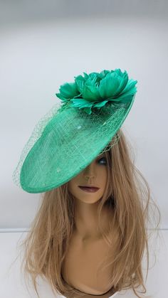 Green Wedding Fascinator. Beautiful headpiece for bridesmaids and a great accessory for a cocktail party or church outfit.  Comes with a pin or headband for an elegant but secure look. - Headband  - Ready to ship  - Lightweight - Free Shipping - Fast shipping - Customize by adding different color flowers and or feathers Check my store for styles and colors.  Hatsandpearls.etsy.com Find more at my website: Www.hatsandpearls.com  Reach out to me if you can't find what you are looking for.  I can make cake custom orders and help you style and match your outfit  Tag and share your pictures when you wear and style our hats.  Instagram: @hats_pearls Facebook: Hats Pearls Thank you for visiting and happy shopping! Elegant Luxury Green Mini Hats, Luxury Green Elegant Mini Hats, Luxury Green Mini Hats For Party, Church Photoshoot, Different Color Flowers, Race Hats, Green Fascinator, Cake Custom, Mini Hats