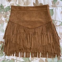 Never Worn Xs Fitted Fringe Mini Skirt For Spring, Brown Party Skort For Spring, Casual Fringe Skirt For Fall, Fitted Fringe Skirt For Spring, Casual Fringe Mini Skirt, Casual Mini Skirt With Fringe, High Waist Fringe Mini Skirt For Spring, Spring High Waist Fringe Mini Skirt, Spring High Waist Fringed Mini Skirt