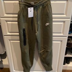 Nike Tech Fleece Pants - Nwt Nike Joggers With Pockets For Fall, Nike Green Joggers With Pockets, Green Nike Joggers With Pockets, Nike Green Loungewear Pants, Nike Pants With Pockets For Fall, Nike Joggers Women, Nike Tech Pants, Gray Nike Sweatpants, Nike Tech Fleece Pants