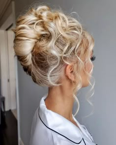 French twist hairstyle ideas will always look fashionable and chic plus you can try them out for any eventThey are versatile and elegantoften worn to Voluminous French Twist, French Twist With Curly Hair, Curled French Twist, Bridal Hair Updo French Twist, French Twist With Curls On Top, Updos With Curly Hair, Updo Hairstyles French Twist, Curly Blonde Updo, How To Do A French Roll Hairstyles