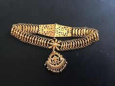 Antique Sri Lankan Kandyan Necklace Length is 35 cm This is one of the most RAREST PIECES IN SRI LANKAN ANTIQUE JEWELRY  24 carat gold coated Sri Lankan Jewelry, Sri Lanka Jewelry, Antique Jewelry Rare, Desi Jewelry, Mango Necklace, Dope Jewelry Accessories, Royal Indian, Wedding Necklaces, Choker Collar Necklace