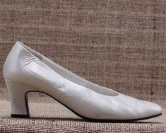 "Vintage 80s leather minimal pumps in cream white, medium high heel, regular fit, high European quality from .  Leather upper and  inside , synthetic sole, padded insole. as couple scratches on heels, please zoom last picture! In very good condition - ready to wear! Every item is authentic vintage, one-of-a-kind . You will receive the exact item shown in the photos. There may be slight color variation depending on your monitor display. Estimated Size: US Women 6  ,  UK 3.5 , EU 36  ( marked EU 37 but it bit smaller ) Fabric: Leather, leather inside Condition: In very good condition,  If you want to be sure they will fit you we suggest you to measure shoes that fit you well and compare with these measurements: Insole heel to toe: 9 5/8 \"  / 24.5 cm Width at ball of foot ( outside ): 3 \" / White Pumps Wedding, Chunky Leather Sandals, Shoes 80s, 80s Wedding, Soft Leather Sandals, Formal Pumps, Bally Shoes, Wedding Pumps, Woven Shoes