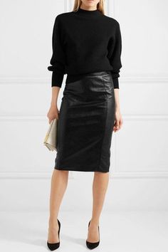 10 Fall Fashion Staples For Your Wardrobe - Blush & Pearls Skirt Leather Outfit, Fall Fashion Staples, Rok Outfit, Black Leather Pencil Skirt, Skirt Diy, Leather Skirt Outfit, Black Leather Skirt, Faux Leather Pencil Skirt, Pencil Skirt Outfits