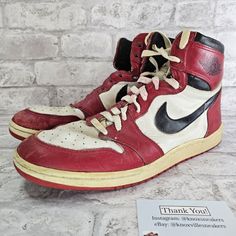 1985 Air Jordan 1 High Chicago OG Original Men's Size 13 Vintage Sneaker Air Jordan 1 High Chicago, Jordan 1 High Chicago, Air Jordan 1 Chicago, Marvel Shoes, Leather Shoe Laces, Vintage Sneakers, Vintage Air, Air Jordan 1 High, Jordan 1 High