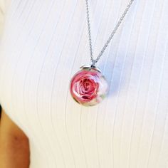 A pink rose necklace, made from a real flower bathed in resin, could be the most special gift for her mainly for these unique celebrations. This real rose necklace is part of my rosebud jewelry collection, a light pink collar that will perfectly fit your style. This rose resin necklace is truly an original and unique creation for every moment, whether those formal and elegant events or those more informal where you feel freer. Undoubtedly, the beauty of nature is engraved on us. That's why with Pink Flower Charm Necklace Gift, Pink Flower Pendant Necklace For Valentine's Day, Rose Flower Charm Necklace For Mother's Day, Pink Flower Charm Necklaces As Gift, Pink Flower Charm Necklaces For Gift, Rose Necklace With Flower Charm For Mother's Day, Valentine's Day Pink Flower Pendant Necklace, Rose Gold Necklace With Flower Charm For Keepsake, Rose Flower Pendant Jewelry For Her