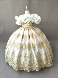 Holiday Princess Ball Gown, Princess Style Gold Gown For Dress-up, Festive Tulle Dress With Ruffles, Festive Princess Gold Dress, Festive Gold Princess Dress, Gold Princess Dress For Holidays, Festive Princess Dress In Gold, Princess Style Ball Gown For The Holidays, White Ruffled Ball Gown For Fancy Dress