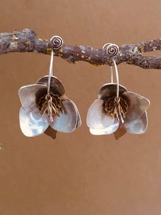 Plant Earrings, Mixed Metal Jewelry, Earrings Inspiration, Metal Flower, Jewelry Sterling Silver, Metal Flowers, Brass Copper, Copper Brass, Brass Jewelry