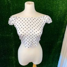 Puff Sleeve Polka Dot Crop Top Size Small New Without Tags White & Black Polka Dot Fitted Cropped Top, Fitted Cropped Polka Dot Top, Cute Polka Dot Top For Spring, Cute Spring Polka Dot Tops, Trendy Polka Dot Tops For Summer, Fitted Polka Dot Top For Spring, Cute Fitted Polka Dot Tops, Fitted Cute Polka Dot Tops, Fitted Polka Dot Cute Tops