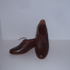 Vintage Town & Country classic brown spectator tie oxford shoes.  Deadstock.  Never worn.  Women's size 8.5  MEDIUM.  Heel height-1.5".  Made in Brazil. Classic Brown Closed Toe Lace-up Shoes, Vintage Brown Lace-up Business Shoes, Brown Lace-up Loafers With Brogue Detailing, Vintage Wingtip Dress Shoes For Fall, Brown Oxfords With Brogue Detailing And Pointed Toe, Brown Pointed Toe Oxfords With Brogue Detailing, Classic Brown Oxfords With Round Toe, Brown Lace-up Oxfords For Office, Brown Oxfords With Leather Sole And Almond Toe