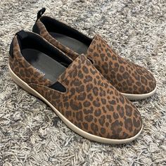 Easy Spirit Slip On Slide On Animal Print Sneakers Size 8 Medium New Never Worn Excellent Condition Does Have Elastic Goehring On The Side Comfort Shoe Brown Low-top Casual Slip-ons, Casual Brown Low-top Slip-ons, Comfortable Brown Sneakers With Speckled Midsole, Brown Sneakers With Round Toe, Casual Brown Flat Slip-on Sneakers, Casual Slip-ons With Ortholite Insole For Fall, Brown Low-top Slip-ons For Everyday, Slip-on Low-top Sneakers With Speckled Midsole, Brown Sneakers With Ortholite Insole