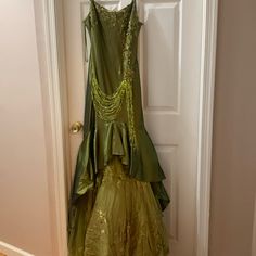 Green Dress Warn One Time Only Has A Sequin In The Top Stretch Material Long Dress Bday Party Dress, Multi Color Dresses, Yule Ball Dress, Long Dress Formal, Extra Dresses, Green Long Dress, Vintage Green Dress, Elven Dress, Bohemian Dresses Long