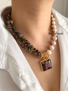 Multistrand Tourmaline and Baroque Pearl Gold Necklace With Rhodonite Pendant , Gemstone and Pearl Necklace , Statement Gemstone Necklace - Etsy Türkiye Pearl Gold Necklace, Y2k Jewelry, Gold Pearl Necklace, Tourmaline Necklace, Beaded Jewellery, Trendy Necklaces, Jewelry To Make, Necklace Statement, Chunky Necklace