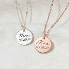 Elegant Engraved Disc Necklace: Customizable in Silver, Gold, Rose Gold - Perfect Personalized Gift for Her, Mom, Wife, or Girlfriend Discover a gift that speaks volumes of love and thoughtfulness with our Engraved Disc Necklace. Expertly crafted and customizable, this piece is more than just jewelry; it's a sentiment, a memory, a token of affection personalized to perfection. Whether it's for a special woman in your life or a treat for yourself, this necklace stands as a testament to the beauty Custom Engraved Necklace, Personalized Wedding Rings, Rose Gold Gifts, Puzzle Jewelry, Gold Disc Necklace, Engraved Wedding Rings, Wife Necklace, Necklace Stand, Fingerprint Jewelry