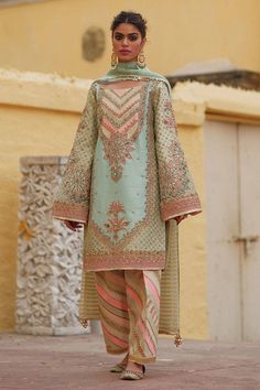 Sky Blue Salwar Kameez for Pakistani Wedding Dresses Blue Salwar Kameez, Best Designer Suits, Digital Dress, Blue Suit Wedding, Tie Dye Crafts, Pakistani Wedding Dress, Pakistani Bridal Wear, Pakistani Wedding Dresses, Boutique Dress Designs