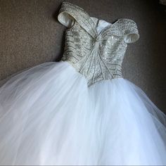 This Is A Fantastic White Very Full Netting Ball Gown With A White Beaded Bodice Of Pearl And Silver Beads . It’s Off The Shoulders , Has A Zipper In The Back And Is In Very Good Party Ready Condition, No Stains Or Missing Beads. It Literally Could Be Worn By The Queen, Stunningly Beautiful, Pit To Pit Is 19in , Waist Is 17in Overall Length Is About 58in White Tulle Evening Dress With Sequins, White Sequined Tulle Evening Dress, White Glamorous Tulle Gown, Glamorous White Tulle Gown, White Evening Dress With Sequins And Sweetheart Neckline, White Evening Dress With Sweetheart Neckline And Sequins, White Sequined Evening Dress With Sweetheart Neckline, White Glamorous Ball Gown Dress, White Embellished Ball Gown For Formal Occasions