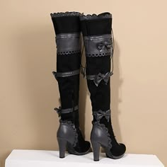 THESE BLACK VICTORIAN BOOTS ARE A MUST-HAVE FOR YOUR steampunk style! Indulge in the utmost comfort and exquisite quality of our Victorian Steampunk Boots. These boots boast a beautiful contrast of materials, combining supple black leather and luxurious suede. The adjustable lacing on the front not only adds a touch of elegance but also allows for a customized fit. Plus, don't miss the delightful little hearts on the lace, adding a charming detail to the design. With a wide and stable heel of 3. Fantasy High Heel Boots, Boots Back View, Black Victorian Boots, Victorian Steampunk Aesthetic, Steampunk Shoes, Steampunk Boots, Victorian Accessories, Victorian Shoes, Victorian Boots