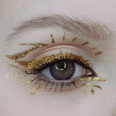 Coquette Makeup, Smink Inspiration, Glitter Eyeliner, Makijaż Smokey Eye, Colored Contact Lenses, Eyeliner Makeup, Cool Makeup, Creative Eye Makeup, Eye Makeup Art