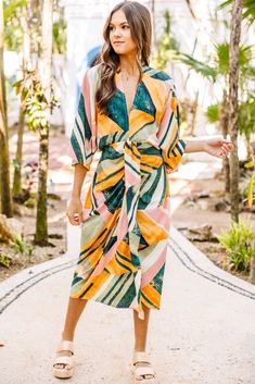 This abstract printed midi dress is absolutely stunning!! It is the perfect dress for feeling like you are an old Hollywood celebrity at a vintage resort is Palm Springs! Very specific, I know, however, it's very accurate! The deep v-neck is very sassy and that abstract print is so mesmerizing! This flattering midi dress will have you ready for all summer date nights! This midi dress features half sleeves, a deep v-neck, a fun abstract print, a front slit, and a draped detail. Material has no am Resort Casual, Resort Chic, Mint Julep Boutique, Hollywood Celebrity, Dress With Sleeves, Green Abstract, Midi Dress With Sleeves, Hollywood Celebrities, Style Spring