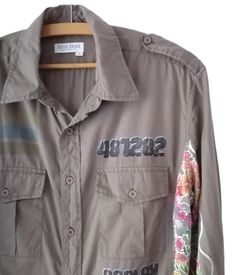 Vintage botton down blouse, REPLAY army green woman shirt with labels and flowers L   Bust: 116 cm/ 46 in Lenght: 75 cm/ 30 in Sleeve lenght: 65 cm/ 26 in Sholders: 45 cm/ 18 in Size tag : L Materials: 100% cotton  Condition: very good vintage condition Defects: none See more like this in my shop: https://www.etsy.com/shop/VintageInsparation?ref=seller-platform-mcnav Olive Cotton Shirt For Spring, Olive Long Sleeve Shirt For Spring, Spring Military Style Fitted Tops, Spring Military Green Tops, Green Military Tops For Spring, Green Military Style Tops For Spring, Fitted Military Tops For Spring, Spring Military Style Collared Tops, Military Style Collared Tops For Spring