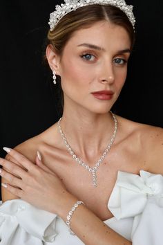 It consists entirely of first class zircon stones. Introducing our exquisite Wedding Jewelry Set, featuring a stunning necklace, ring, and bracelet. Crafted with the finest materials, this set boasts a diamond-like shine that will turn heads wherever you go. Each piece is carefully designed with sparkling, zircon clear stones that mimic the brilliance of real diamonds. The necklace features a delicate chain that gracefully showcases the dazzling centerpiece, while the matching bracelet and ring Wedding Jewelry Necklace, Delicate Diamond Necklace, Jewelry Looks, Ring And Bracelet, Wedding Jewelry Set, Necklace Ring, White Crystals, Matching Bracelet, Delicate Chain