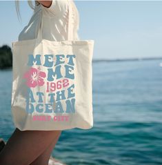 Coconut Girl Meet me at the Ocean Beach Canvas Tote Bag *Colors may vary slightly depending on the device you are using 🌸 FEATURES -100% cotton sheeting -One size -Lightweight and compact  -Reinforced handle stitching 🌸 Measurements HEIGHT 15.75" WIDTH 15.25" HANDLE LENGTH 21.5" 🌸 Care instructions -Remove all items from the bag before cleaning -Suggested to pretreat visible stains with stain remover -Mix warm water with laundry detergent and clean the bag with terry washcloth or a soft brist Preppy Beach Bag, Cute Beach Bags, Bags Y2k, Preppy Beach, Tote Bag Beach, Beach Tote Bag, Art Tote Bag, Girl Beach, Beach Canvas