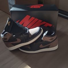 This Is A Brand New Pair Of Jordan 1 Retro Og High Palomino Sneakers. These Sneakers Have Never Been Worn And Come With The Original Box. The Shoe Shaft Style Is High Top, And They Are Designed For Men. The Style Code Is Dz5485-020, And They Are Perfect For Athletic Activities. The Release Year Is 2023, And The Us Shoe Size Is 7. The Color Of These Sneakers Is Brown, And They Are A Part Of The Air Jordan Product Line. These Sneakers Have A Retro Theme And Are Perfect For Any Sneaker Enthusiast. Brown Basketball Shoes With Gum Sole, Brown Sporty Basketball Shoes With Gum Sole, Sporty Brown Basketball Shoes With Gum Sole, Brown Basketball Shoes With Contrast Sole For Streetwear, Brown Basketball Shoes With Rubber Sole For Streetwear, Casual Brown High-top Jordan Shoes, Brown Basketball Shoes With Contrast Sole, Casual Brown Jordan Shoes With Boost Midsole, Brown High-top Basketball Shoes For Streetwear