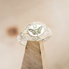 Engraved Signet Ring, Fantasy Earrings, Signet Rings Women, Staghead Designs, Custom Engagement Rings, Signet Rings, Engraved Design, Vintage Jewelry Necklace, Silver Signet Ring