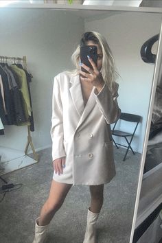 Nude chic oversized blazer Oversized Beige Blazer With Lapel Collar, Oversized Notch Lapel Blazer, Oversized Beige Cotton Blazer, Chic Single-breasted Button-up Blazer Dress, Oversized Single-breasted Blazer With Suit Collar, Oversize Blazer Outfit, Blazer Outfits For Women, Blazer Designs, Oversized Blazer