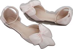 Elegant Pink Evening Flats, Chic Spring Wedding Flats, Feminine Evening Ballet Flats With Closed Toe, Feminine Low Heel Ballet Flats For Evening, Feminine Closed Toe Ballet Flats For Evening, Feminine Pink Flats For Evening, Flat Wedding Shoes For Prom In Spring, Spring Flat Heel Prom Shoes, Feminine Evening Ballet Flats With Round Toe