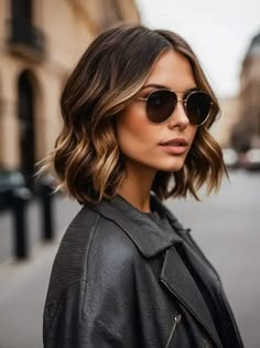 Brunette Medium Length Balayage Hair, Money Pieces Hair Brunette, Short Hair Color Ideas Brown, Chestnut Brown Hair With Highlights Bob, Bob Hair Balayage Brunettes, Brunette With Blonde Ombre, 2024 Brown Hair Trends Summer, Cropped Bob Hairstyles, Golden Brown Bob Hair