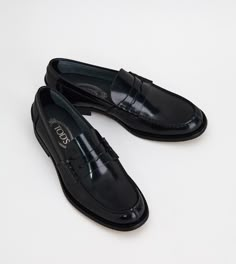 Loafers in elegant, semi-shiny leather with penny bar, stamped Tod's monogram and a leather outsole. Classic Patent Leather Slip-on Loafers, Luxury Semi-formal Tassel Loafers With Rubber Sole, Luxury Semi-formal Tassel Loafers, Luxury Goodyear Welted Loafers For Galas, Luxury Patent Leather Tassel Loafers For Business, Luxury Patent Leather Loafers For Business, Luxury Patent Leather Loafers For Formal Occasions, Luxury Calf Leather Wingtip Loafers, Patent Leather Tassel Loafers With Brogue Detailing For Work