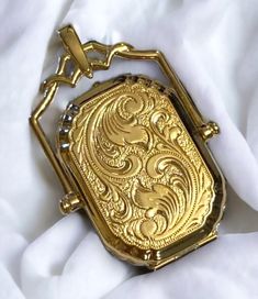 14k Vintage Victorian Style Gold Floral Embossed Rectangular Swivel Locket 23mm x 34mm This will make a UNIQUE and BEAUTIFUL GIFT * Polished up by my jeweler looking like new! Beautiful locket crafted of 14k yellow gold! * Large swivel design in a rectangular shape with intricate detail! * Locket measures approximately 23mm X34mm * Total weight 6.6 grams of 14K Gold!! Shipped FAST, gift boxed and insured with delivery confirmation I guarantee item to be exactly as described and pictured Unique Locket Necklace, Watch Locket, Art Deco Locket, Unique Locket, Vintage Jewelry Antique, Victorian Locket, Jewelry Board, Vintage Lockets, Friend Poses Photography