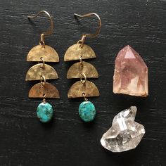 Hand cut and stamped brass and turquoise earrings. Add a little sparkle and pop of color to your wardrobe! Turquoise is one of the oldest stones and has been prized throughout many cultures. It has adorned Egyptian royalty, Native American shamans, as well as Incans, Chinese and Persians. Turquoise has been used as a talisman for power, luck and completion.  It's one of my favorite stones!  *turquoise(most likely reconstituted) *hammered brass *Approx. 2 1/8" *Gold plated ear hooks(can be change Minimal Boho Style, Metal Jewelry Handmade, Egyptian Royalty, Jewels Diy, Native American Earrings, Hammered Brass, Jewellery Uk, Diy Crafts Jewelry, Blue Jewelry