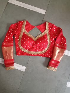 Bnarsi Sadi Blouse Design, Rajputi Blouse Pattern, Yellow Saree Blouse Design, Bandhani Blouse Designs Latest, Bandhani Saree Blouse Designs Latest, Bandhej Blouse Designs Latest, Bandhani Blouse Pattern, Bandhani Blouse Work, Bandhani Blouse Design