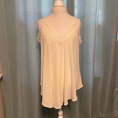 Nwot Ivory Tank/ Camisole Perfect For Layering This Time Of Year! Oddy Brand Size 2xl Beige Camisole Top For Daywear, Cream Summer Loungewear Tops, Beige Cami Top For Loungewear, Beige Cami Top For Daywear, Feminine Cream Camisole For Spring, Beige Sleeveless Top For Daytime, Spring Cream Tank Top With Lace Trim, Cream Tank Camisole For Spring, Cream Tank Top For Summer Daywear