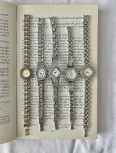 Old Money Watches, Watches Aesthetic, Sketch Jewelry, Vintage Saat, Outfits Jewelry, Silver Watches Women, Logo Jewelry, Vintage Watches Women, Diy Jewelry Necklace