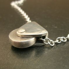 Pully Necklace Kinetic Jewelry- Fine Silver Necklace- Industrial Jewelry- Pulley Pendant- Kinetic Ne Jewelry Studio Organization, Metal Jewelry Handmade, Rivet Jewelry, Movement Jewelry, Kinetic Jewelry, Resort Jewelry, Hardware Jewelry, Industrial Jewelry, Metalsmithing Jewelry