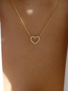 Color: Gold Gender: Women Material: Zinc Alloy Quantity: 1 piece Style: Fashionable Details: Heart, Rhinestone Type: Pendant Necklaces IN Length 16.8-18.7 This data was obtained from manually measuring the product, it may be off by 1-2 CM. قلادات متدلية, Cute Jewellery, Preppy Jewelry, Pretty Jewelry Necklaces, Jewelry Accessories Ideas, Girly Accessories, Classy Jewelry, Jewelry Essentials, Fancy Jewellery