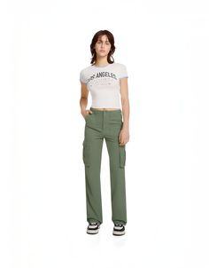 One of Oprah's Favorite Pants This item is taking TikTok by storm and has gone viral! Feeling confident has never been easier in these cargo Pants These stylish and distinguishable cargo pants are crafted with stretchy and breathable material to ensure you won't overheat. Large cargo pockets make it easy to carry all your essentials, perfect for festivals, holidays, and even hot days out. CAPTURE YOUR INNER STYLIST No matter the occasion, these curve hugging cargo jeans are an absolute go-to. Th Straight Leg Cargo Pants, 2000s Fashion Trends, Blouse Tank Top, Hoodie Set, Comfy Pants, Pull Sweat, Everyday Dresses, Skirt Leggings, Tank Top Cami