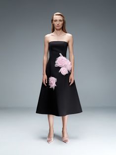 This eye-catching strapless midi dress with appliquéd silk organza crystal-embellished florals in rosy pink, is designed to make an entrance. Elegant Strapless Dress With Rose Detail, Appliqué Dress, Floral Applique Dress, Organza Flowers, Rosy Pink, Strapless Midi Dress, Fall Accessories, Cape Dress, Handmade Flower