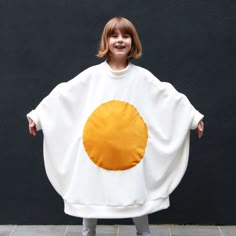 Egg sweater Egg Costume Diy, Diy Fantasia, Egg Costume, Pola Macrame, Costume Carnaval, Cute Diy Projects, Creative Costumes