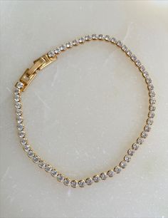 • Chapado en oro de 18k

 • pulsera

 • circón

 • 7 pulgadas Bracelet Tennis, Tennis Bracelet, Adele, Delicate Bracelet, Gold Filled, Gold Bracelet, 18k Gold, Tennis, Bracelet