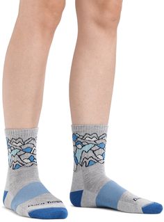 As cooling as a summit breeze  the women's Darn Tough COOLMAX Overlook Micro Crew Midweight hiking socks bring COOLMAX comfort when the hike heats up. Darn Tough Socks, Tough Woman, Op Logo, Hiking Socks, Hiking Women, Rei Co-op, Hiking Shoes, Socks Women, Crew Socks