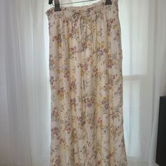 American Eagle Floral Wide-Leg Pants Women's Size L High-Waisted With Drawstring White With Multi-Color Flowers New With Tags Open To Offers Or Bundles! Floral Print Full Length Loungewear Bottoms, Floral Print Summer Pants For Daywear, Summer Floral Print Pants For Daywear, Beige Floral Print Pants For Spring, Spring Floral Print Beige Pants, Spring Beige Floral Print Pants, High Waist Floral Print Loungewear Bottoms, High Waist Floral Print Bottoms For Loungewear, Casual Floral Print Pants For Daywear