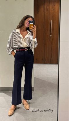 work simple chick outfits fit fitcheck classy fashion george russell mercedes amg f1 formula1 wags Corporate Outfit, Internship Outfit, Mode Hippie, Corporate Attire, Professional Outfits Women, Stylish Work Attire, Paris Mode, Office Outfits Women