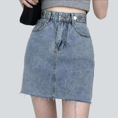 Take a trip back to the 90s with the 2023 Summer Collection's adjustable waistband mini denim skirt! This light wash. high-waist mini skirt is designed to make you look and feel your best. With a zipper and button closure. you can get a perfect fit every time.Why You'll Fall In Love Vintage Vibes: This mini denim skirt is a perfect example of the classic 90s style. Adjustable Waistband: The adjustable waistband allows you to customize the fit to your body type. Light Wash: The light wash of the Denim Skirts Online, Back To The 90s, Dressy Attire, Womens Denim Skirts, Mini Denim Skirt, Light Jeans, Denim Patterns, Love Vintage, Current Fashion Trends