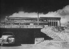 Frank Lloyd Wright. Rose Pauson House 1942. Phoenix, Arizona. (In 1943, a house fire destroyed the house).. Redwood Siding, Frank Lloyd Wright Architecture, Frank Lloyd Wright Buildings, Frank Lloyd Wright Design, Richard Neutra, Arch House, Victorian Photos, Organic Architecture, American Southwest