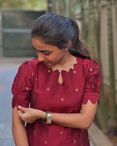 Silk Kurta Neck Design Latest, A Line Kurta Designs Latest, Kurta Models For Women, Boat Neck Kurti Design, New Style Neck Design For Kurti, Chudithar Designs, Boat Neck Kurti, Neck Shapes, Plain Kurti Designs