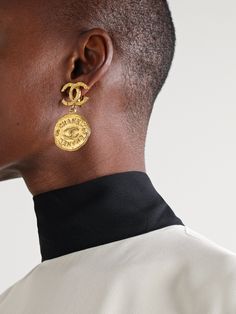 Each piece of vintage Chanel jewelry comes with a story of its own, told through the unique marks and gentle wear. Sourced by Susan Caplan, these gold-plated earrings have interlocking 'CC' emblems as posts and dainty charms engraved with the same iconic motif. The hammered finish catches the light beautifully.   This Chanel item has been authenticated by Susan Caplan. Susan Caplan is not affiliated or endorsed by Chanel Vintage Chanel Earrings, Vintage Chanel Jewelry, Winter Wishlist, Flat Dress Shoes, Branding Inspo, Chanel Earrings, Chanel Jewelry, Chanel Vintage, Earrings In Gold